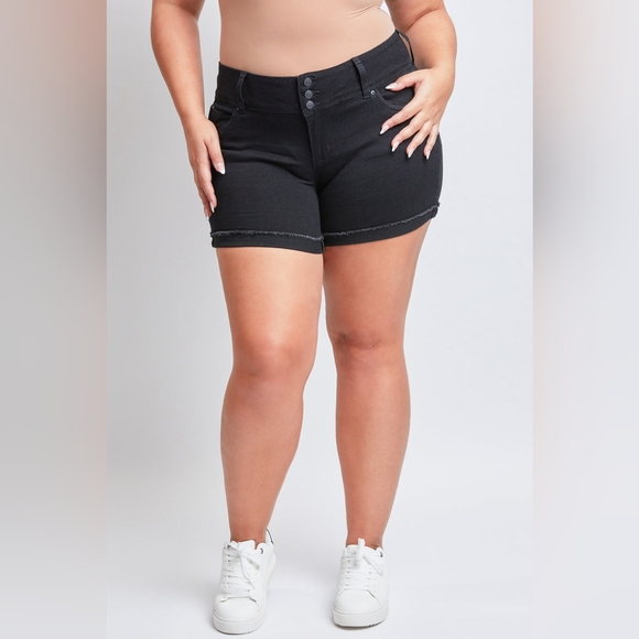 NWT YMI Plus Size 18 WannaBettaButt Mid Rise Cuffed Short - Picture 3 of 6